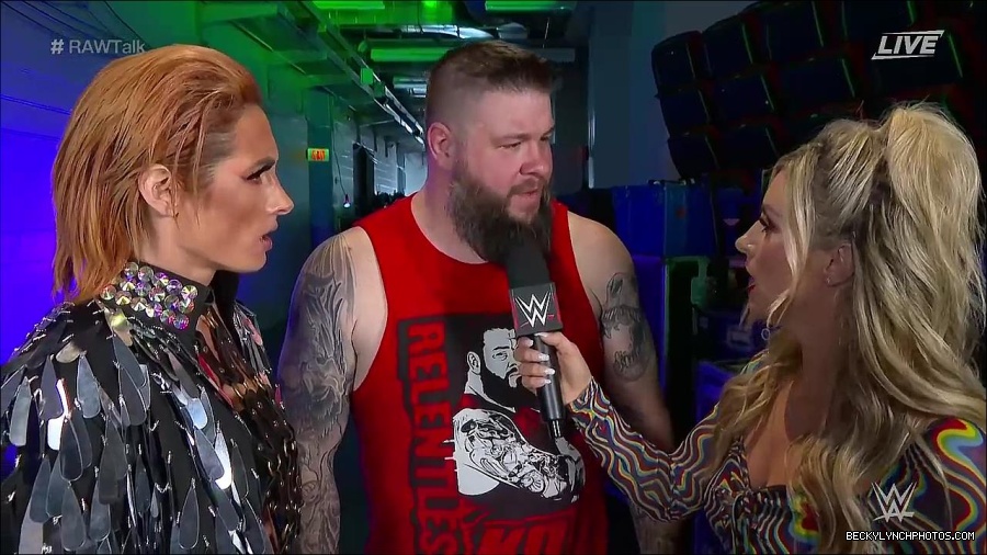 WWE_Raw_Talk_2022_05_30_720p_WEB_h264-HEEL_mp4_000900988.jpg