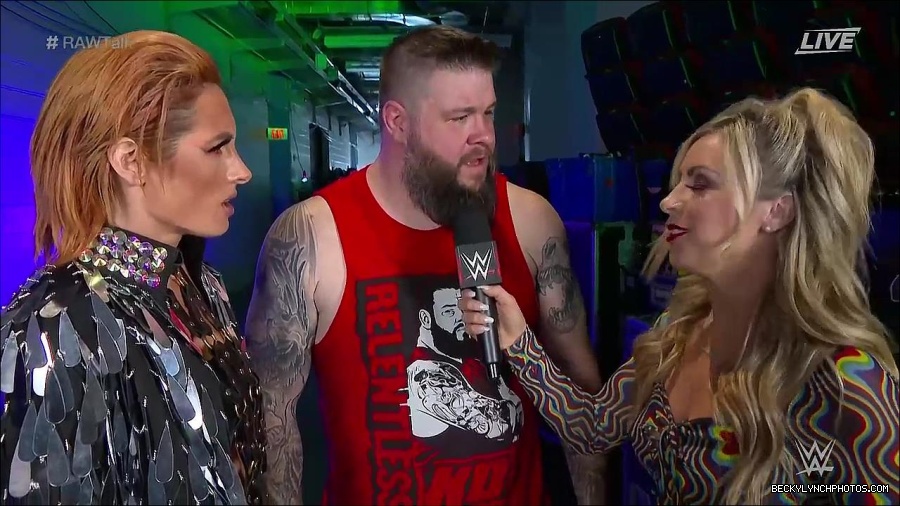 WWE_Raw_Talk_2022_05_30_720p_WEB_h264-HEEL_mp4_000901388.jpg