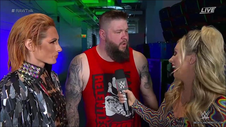 WWE_Raw_Talk_2022_05_30_720p_WEB_h264-HEEL_mp4_000902188.jpg
