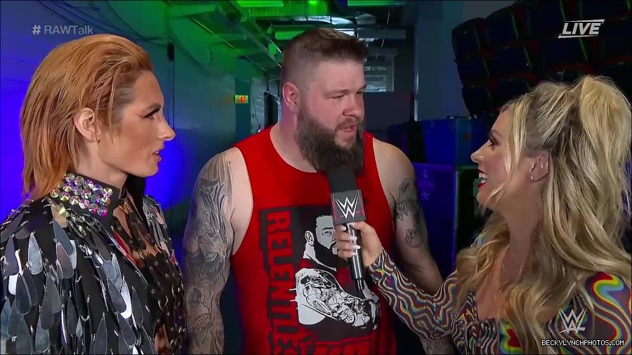 WWE_Raw_Talk_2022_05_30_720p_WEB_h264-HEEL_mp4_000902588.jpg