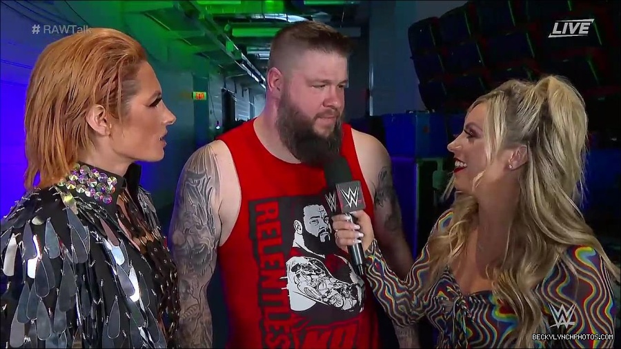 WWE_Raw_Talk_2022_05_30_720p_WEB_h264-HEEL_mp4_000904188.jpg