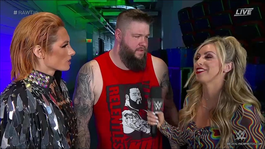 WWE_Raw_Talk_2022_05_30_720p_WEB_h264-HEEL_mp4_000904588.jpg