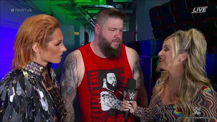 WWE_Raw_Talk_2022_05_30_720p_WEB_h264-HEEL_mp4_000904988.jpg