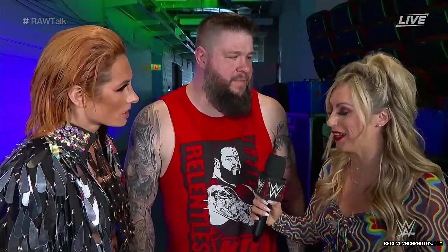 WWE_Raw_Talk_2022_05_30_720p_WEB_h264-HEEL_mp4_000905388.jpg