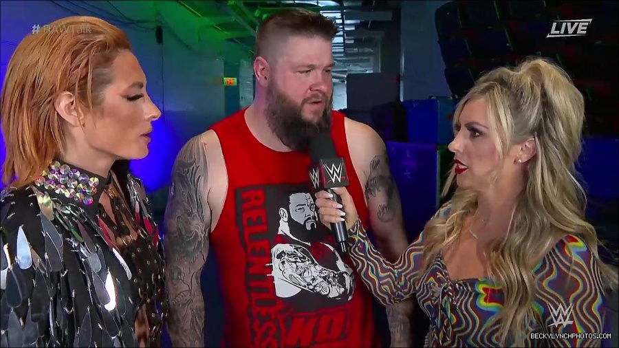 WWE_Raw_Talk_2022_05_30_720p_WEB_h264-HEEL_mp4_000908188.jpg