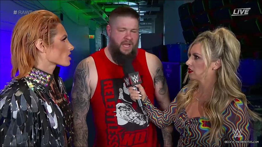 WWE_Raw_Talk_2022_05_30_720p_WEB_h264-HEEL_mp4_000908588.jpg