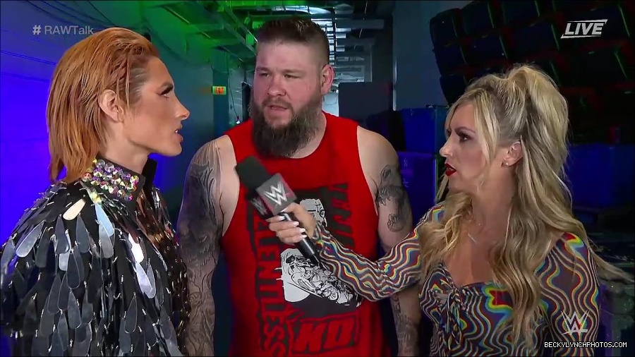 WWE_Raw_Talk_2022_05_30_720p_WEB_h264-HEEL_mp4_000908988.jpg