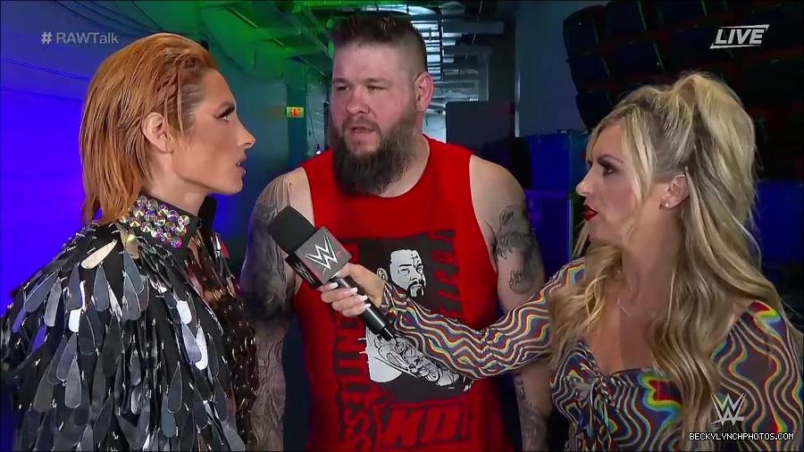 WWE_Raw_Talk_2022_05_30_720p_WEB_h264-HEEL_mp4_000909388.jpg