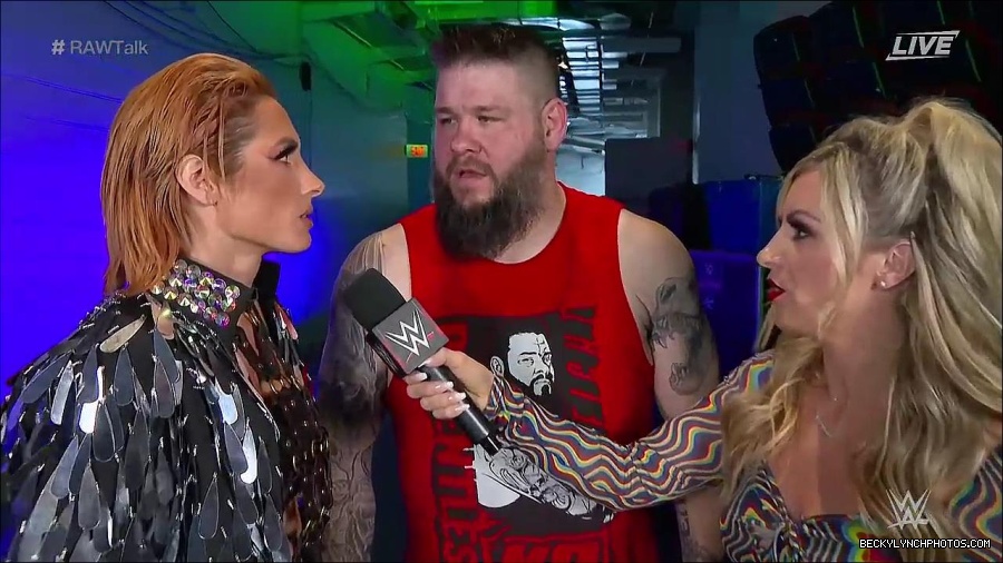 WWE_Raw_Talk_2022_05_30_720p_WEB_h264-HEEL_mp4_000909788.jpg