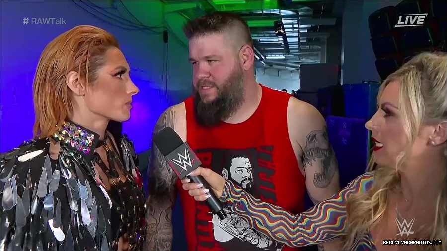 WWE_Raw_Talk_2022_05_30_720p_WEB_h264-HEEL_mp4_000910588.jpg