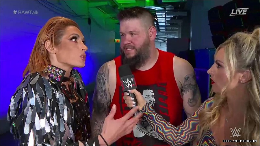 WWE_Raw_Talk_2022_05_30_720p_WEB_h264-HEEL_mp4_000912188.jpg
