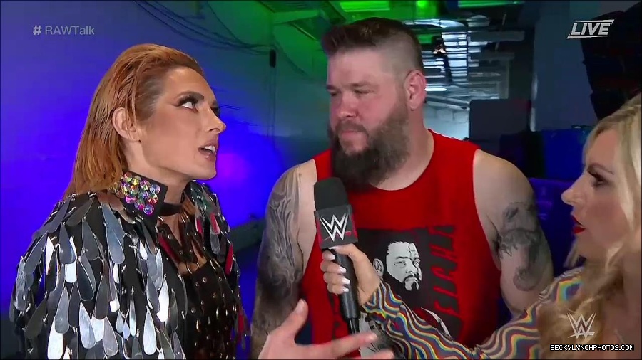 WWE_Raw_Talk_2022_05_30_720p_WEB_h264-HEEL_mp4_000912588.jpg