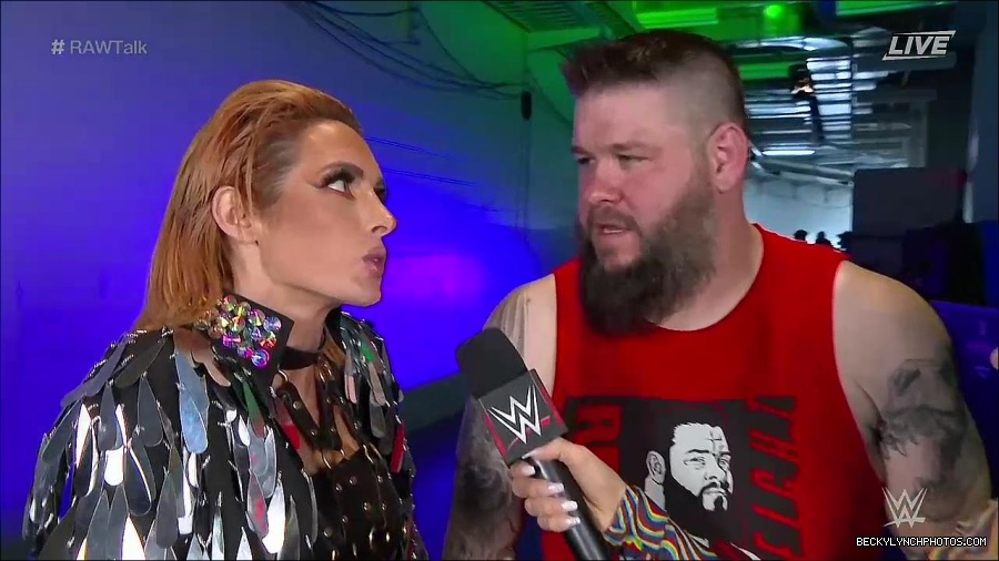 WWE_Raw_Talk_2022_05_30_720p_WEB_h264-HEEL_mp4_000912988.jpg