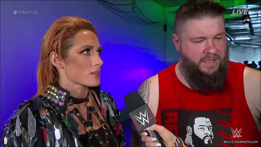 WWE_Raw_Talk_2022_05_30_720p_WEB_h264-HEEL_mp4_000913788.jpg