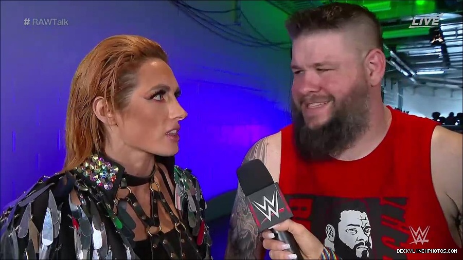 WWE_Raw_Talk_2022_05_30_720p_WEB_h264-HEEL_mp4_000914188.jpg