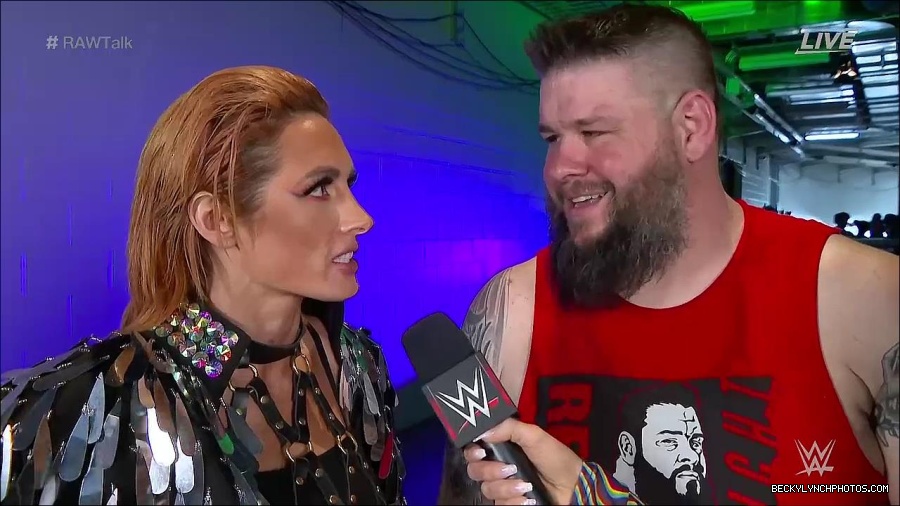 WWE_Raw_Talk_2022_05_30_720p_WEB_h264-HEEL_mp4_000914588.jpg