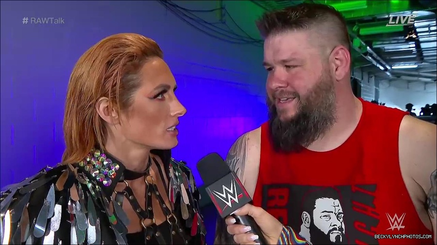 WWE_Raw_Talk_2022_05_30_720p_WEB_h264-HEEL_mp4_000914988.jpg
