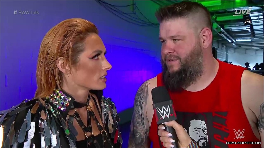 WWE_Raw_Talk_2022_05_30_720p_WEB_h264-HEEL_mp4_000915388.jpg