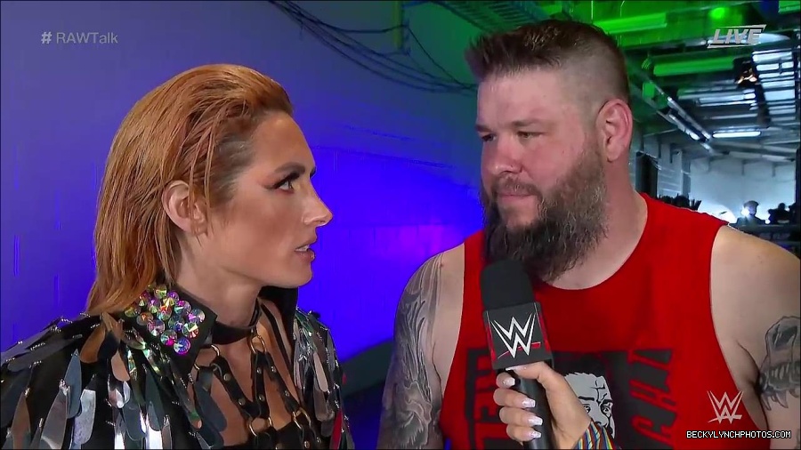 WWE_Raw_Talk_2022_05_30_720p_WEB_h264-HEEL_mp4_000916188.jpg