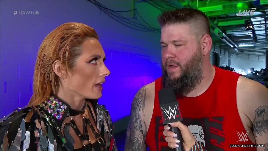 WWE_Raw_Talk_2022_05_30_720p_WEB_h264-HEEL_mp4_000916588.jpg
