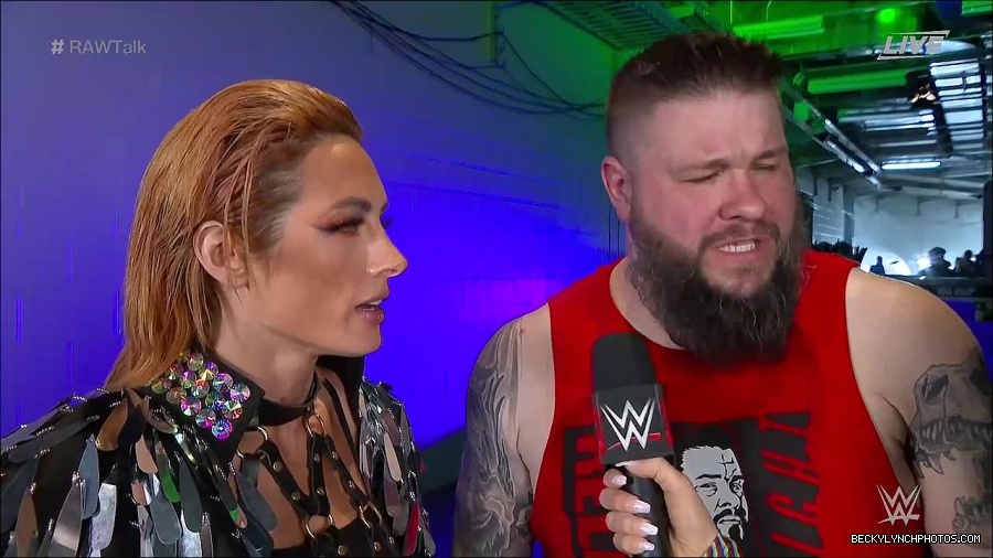 WWE_Raw_Talk_2022_05_30_720p_WEB_h264-HEEL_mp4_000916988.jpg