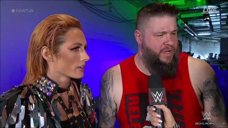 WWE_Raw_Talk_2022_05_30_720p_WEB_h264-HEEL_mp4_000917388.jpg