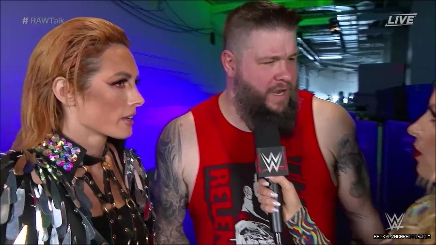 WWE_Raw_Talk_2022_05_30_720p_WEB_h264-HEEL_mp4_000917788.jpg