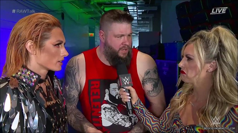 WWE_Raw_Talk_2022_05_30_720p_WEB_h264-HEEL_mp4_000919388.jpg