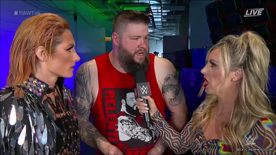 WWE_Raw_Talk_2022_05_30_720p_WEB_h264-HEEL_mp4_000920588.jpg