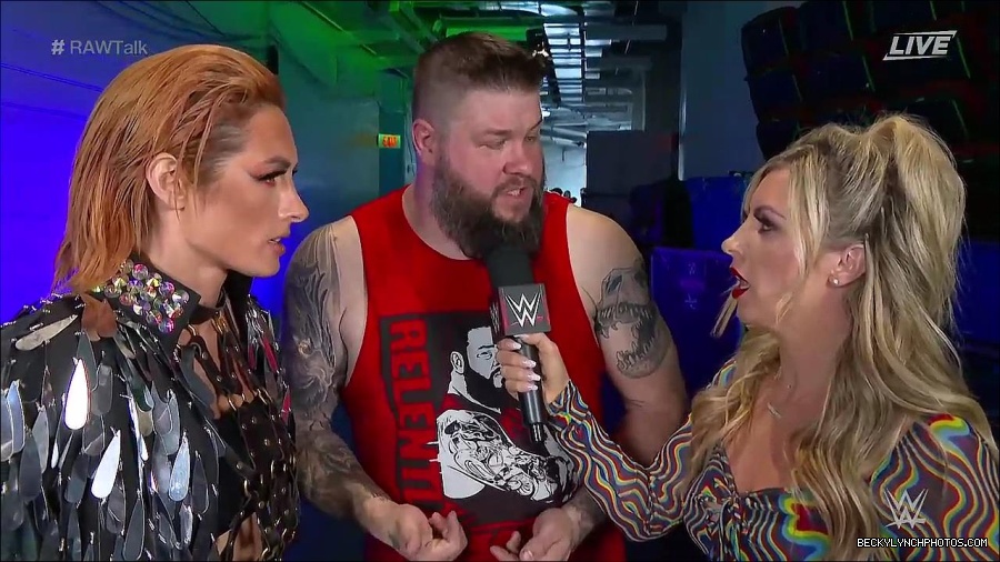 WWE_Raw_Talk_2022_05_30_720p_WEB_h264-HEEL_mp4_000922188.jpg