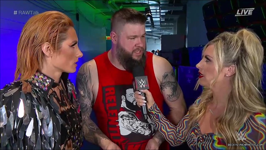 WWE_Raw_Talk_2022_05_30_720p_WEB_h264-HEEL_mp4_000923388.jpg