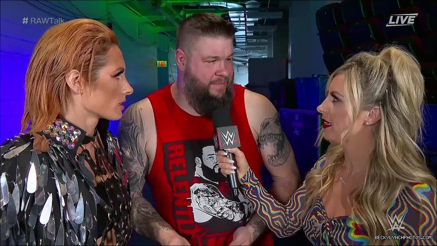 WWE_Raw_Talk_2022_05_30_720p_WEB_h264-HEEL_mp4_000924588.jpg