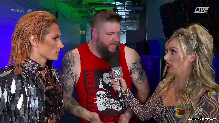 WWE_Raw_Talk_2022_05_30_720p_WEB_h264-HEEL_mp4_000926188.jpg