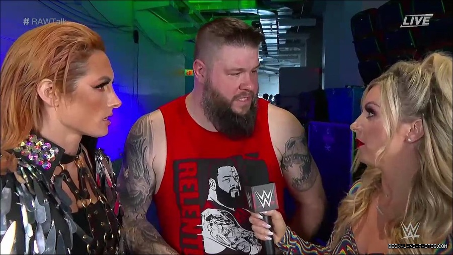 WWE_Raw_Talk_2022_05_30_720p_WEB_h264-HEEL_mp4_000927388.jpg