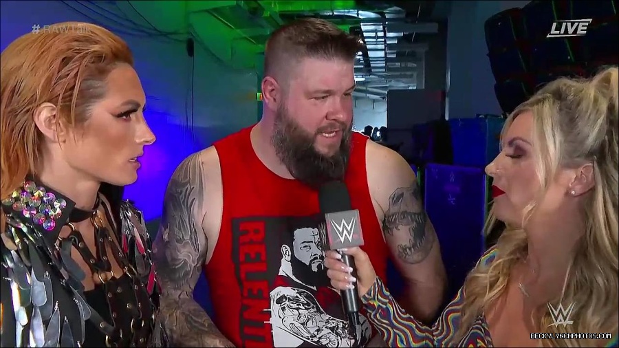 WWE_Raw_Talk_2022_05_30_720p_WEB_h264-HEEL_mp4_000927788.jpg