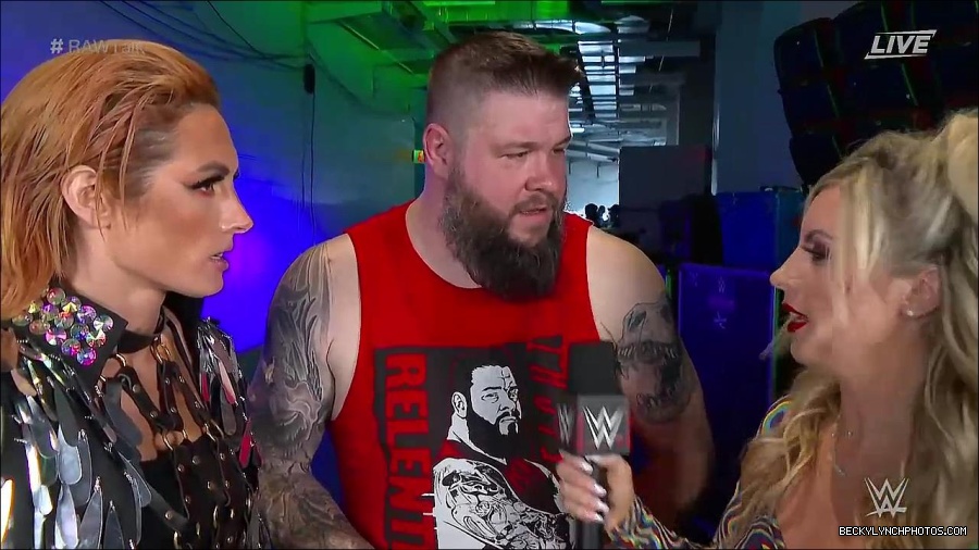 WWE_Raw_Talk_2022_05_30_720p_WEB_h264-HEEL_mp4_000928188.jpg