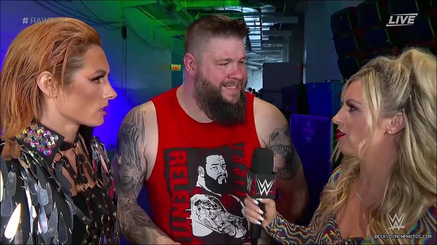 WWE_Raw_Talk_2022_05_30_720p_WEB_h264-HEEL_mp4_000928988.jpg