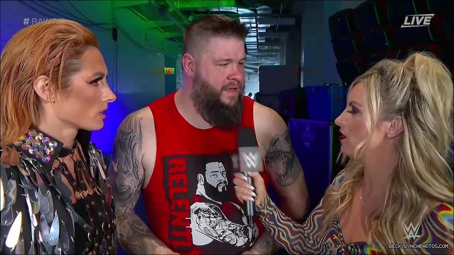 WWE_Raw_Talk_2022_05_30_720p_WEB_h264-HEEL_mp4_000929788.jpg
