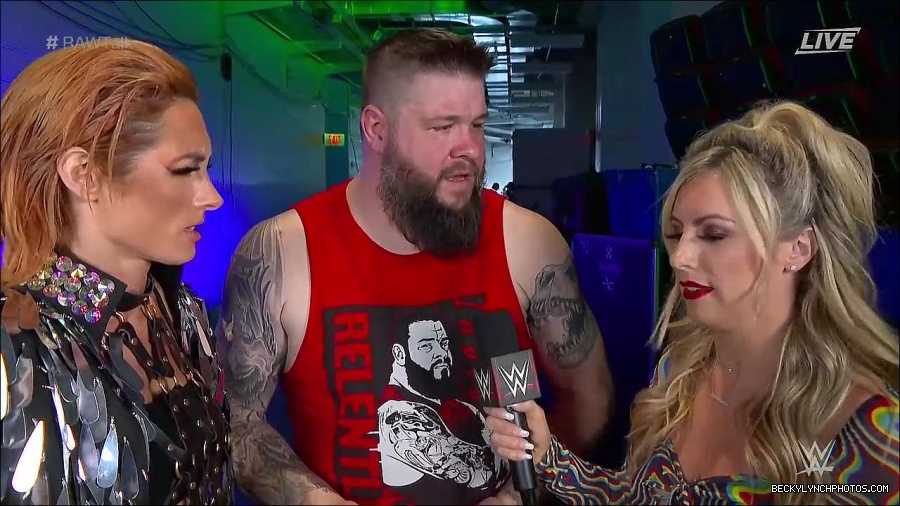 WWE_Raw_Talk_2022_05_30_720p_WEB_h264-HEEL_mp4_000930188.jpg