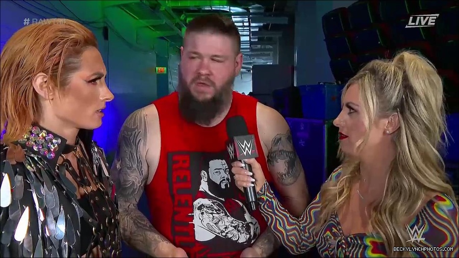 WWE_Raw_Talk_2022_05_30_720p_WEB_h264-HEEL_mp4_000930988.jpg