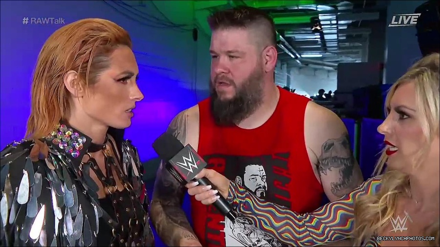 WWE_Raw_Talk_2022_05_30_720p_WEB_h264-HEEL_mp4_000932188.jpg
