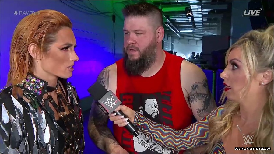 WWE_Raw_Talk_2022_05_30_720p_WEB_h264-HEEL_mp4_000933788.jpg