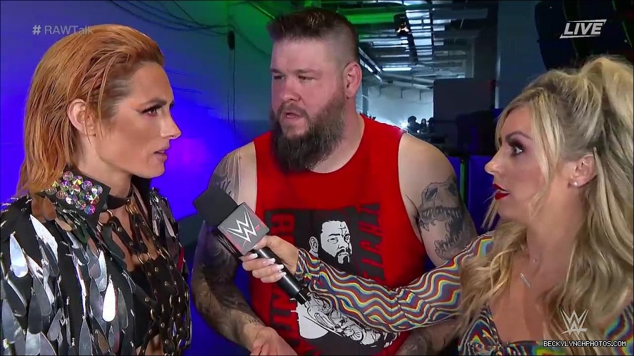 WWE_Raw_Talk_2022_05_30_720p_WEB_h264-HEEL_mp4_000934188.jpg