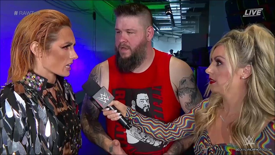 WWE_Raw_Talk_2022_05_30_720p_WEB_h264-HEEL_mp4_000934588.jpg