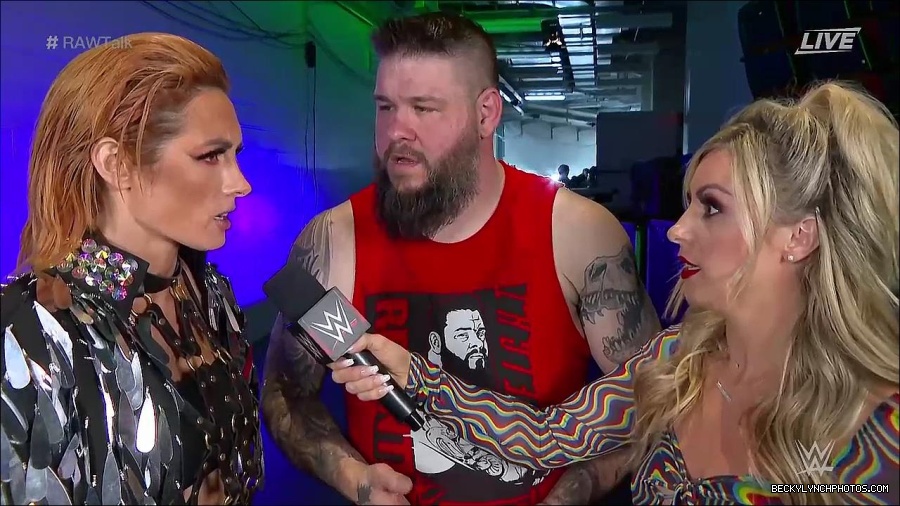WWE_Raw_Talk_2022_05_30_720p_WEB_h264-HEEL_mp4_000934988.jpg