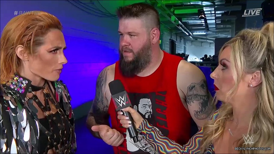 WWE_Raw_Talk_2022_05_30_720p_WEB_h264-HEEL_mp4_000936588.jpg