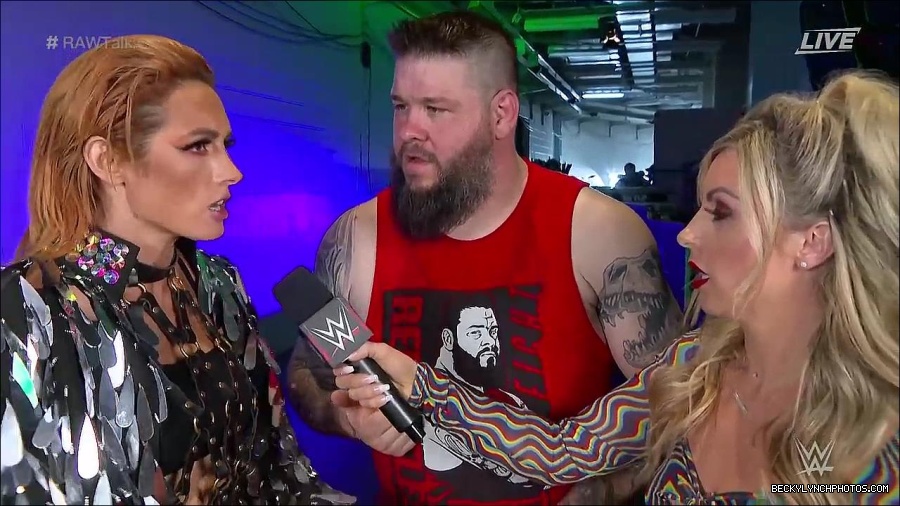 WWE_Raw_Talk_2022_05_30_720p_WEB_h264-HEEL_mp4_000937788.jpg