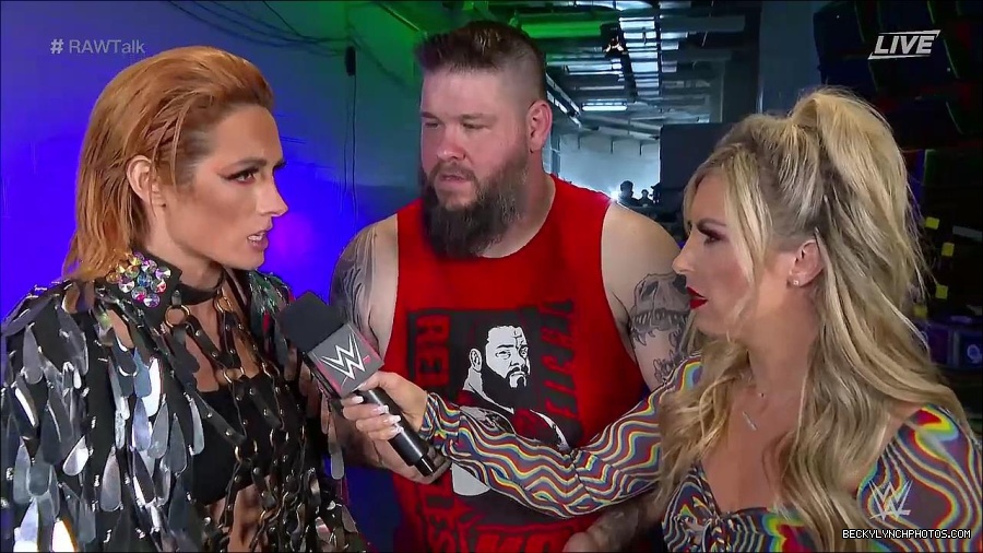 WWE_Raw_Talk_2022_05_30_720p_WEB_h264-HEEL_mp4_000938988.jpg