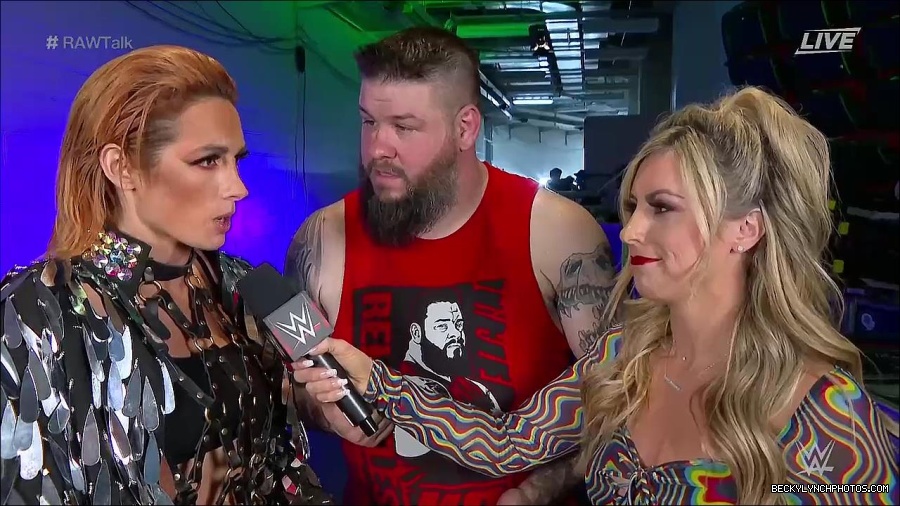 WWE_Raw_Talk_2022_05_30_720p_WEB_h264-HEEL_mp4_000940588.jpg