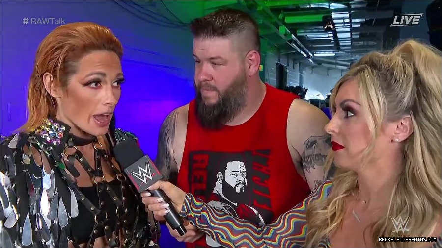 WWE_Raw_Talk_2022_05_30_720p_WEB_h264-HEEL_mp4_000942188.jpg